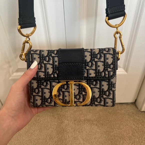 Small 30 Montaigne Bag
Blue Dior Oblique Jacquard - Picture 1 of 14